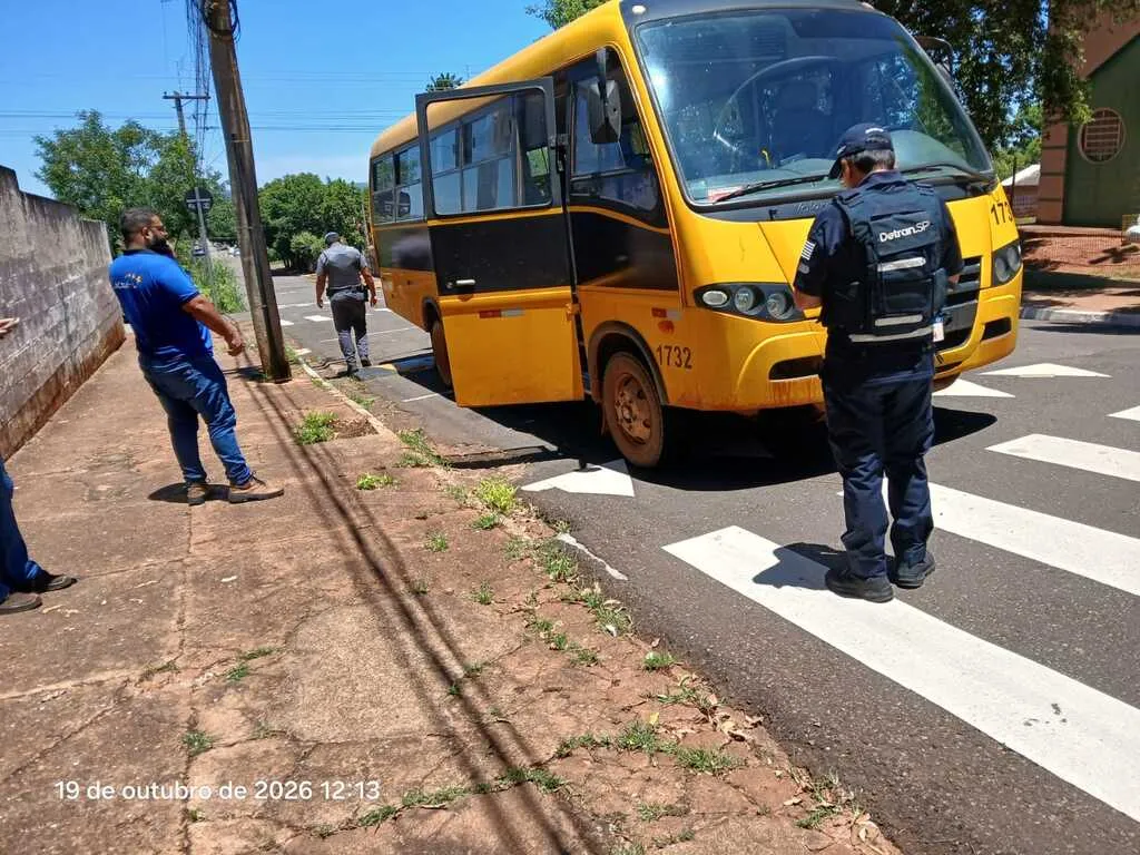 Fiscalização do Detran encontra irregularidades em 4 de 11 veículos escolares em Castilho e expõe falhas na segurança dos alunos